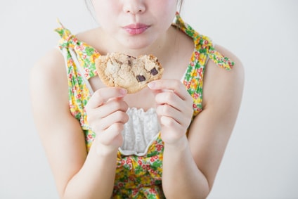 菓子　食べる